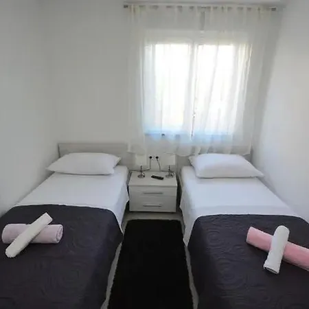 1 Mit Schwimmbad Und Garten By Interhome Турань