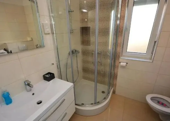 1 Mit Schwimmbad Und Garten By Interhome *