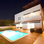 Apartamento 1 Mit Schwimmbad Und Garten By Interhome Turanj